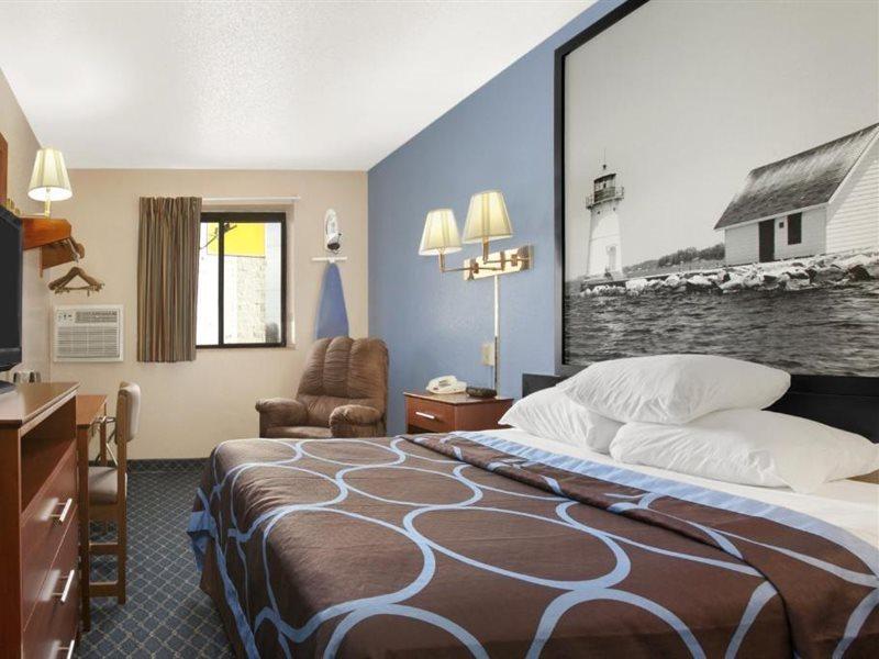 Super 8 By Wyndham Massena Ny Motel Dış mekan fotoğraf