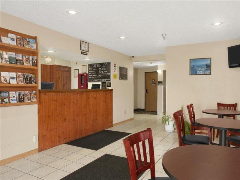 Super 8 By Wyndham Massena Ny Motel Dış mekan fotoğraf