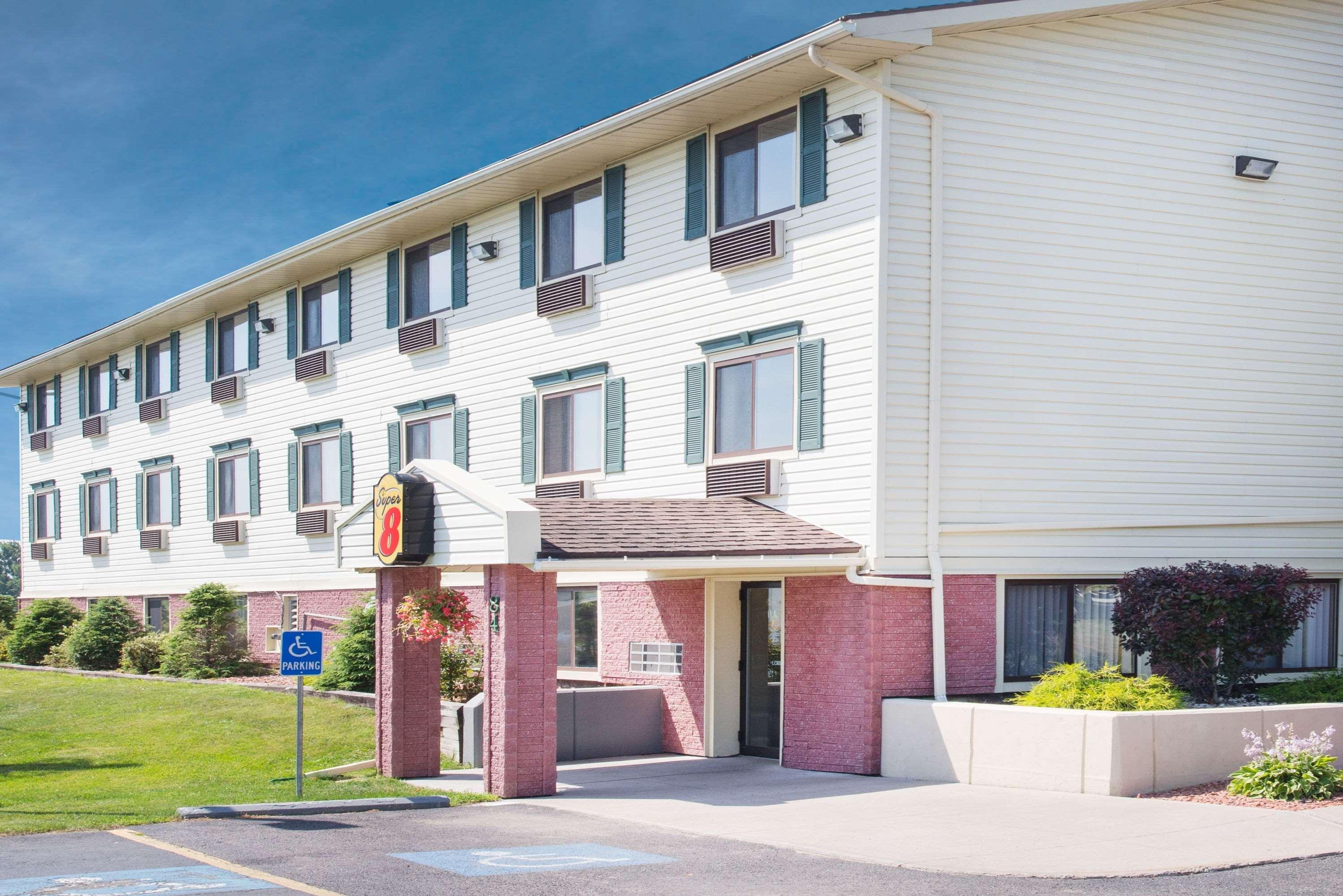 Super 8 By Wyndham Massena Ny Motel Dış mekan fotoğraf