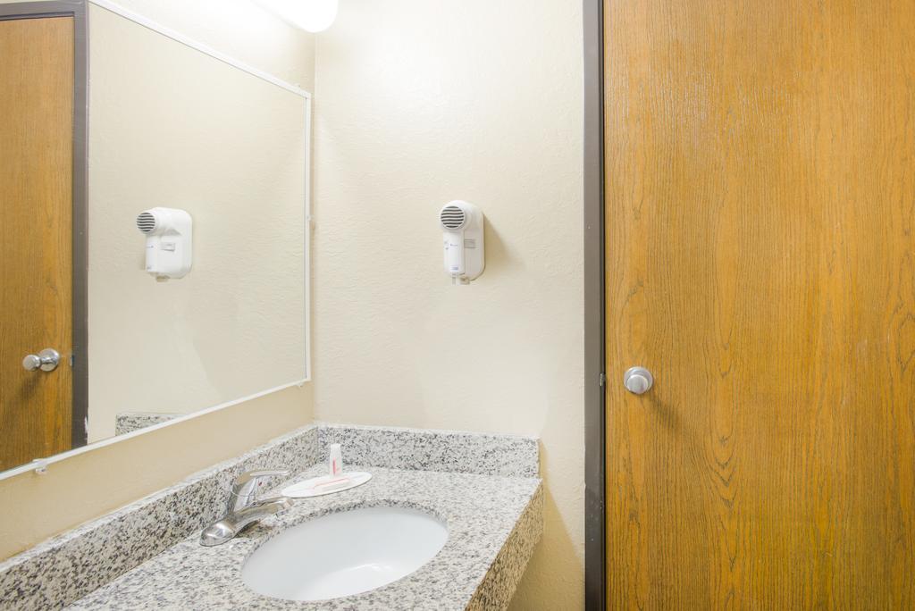 Super 8 By Wyndham Massena Ny Motel Dış mekan fotoğraf
