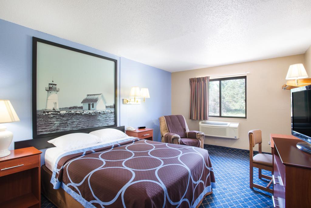 Super 8 By Wyndham Massena Ny Motel Dış mekan fotoğraf